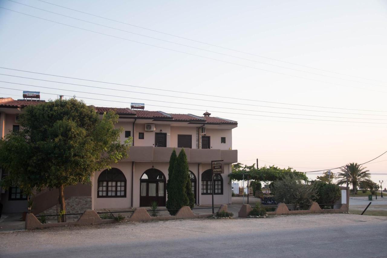 Palm Tree Apartments Psakoudia Exterior foto
