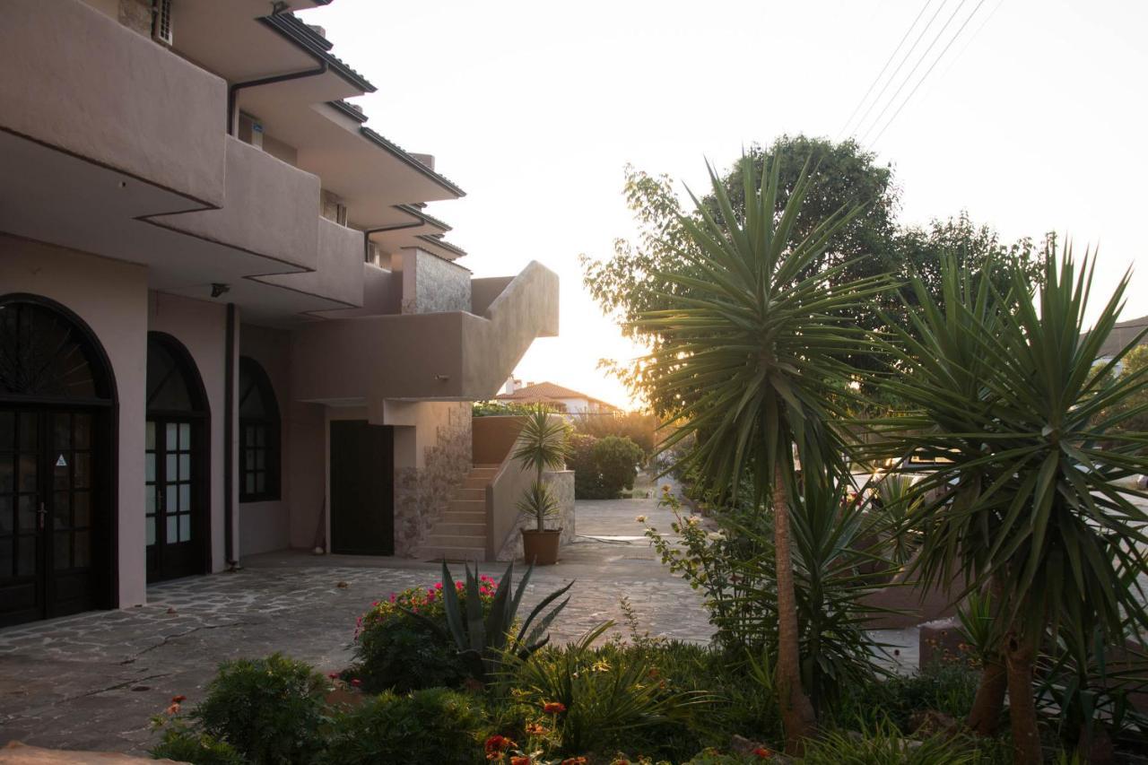 Palm Tree Apartments Psakoudia Exterior foto
